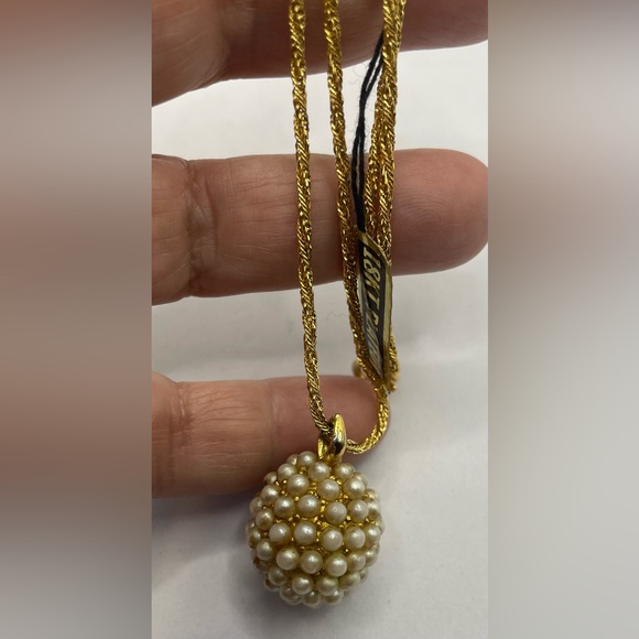 Vintage Stunning Faux Seed Pearl Ball Pendant & Chain Gold Tone - Picture 4 of 8